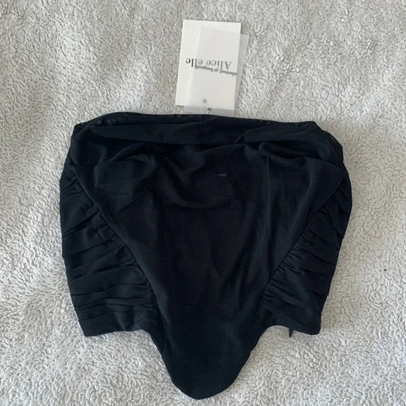 Hello Molly | My Scene Crop - Picture 4 of 8